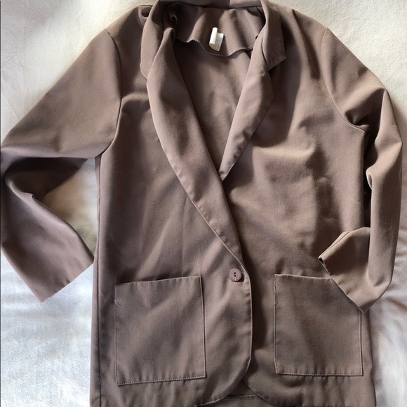 Woman’s Taupe Blazer (Can Be Oversized) - Picture 4 of 8
